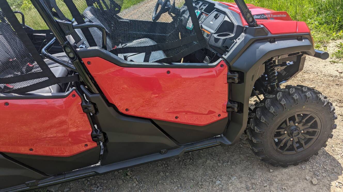 A photo of this 2025 Honda Pioneer 1000-6 Deluxe Crew