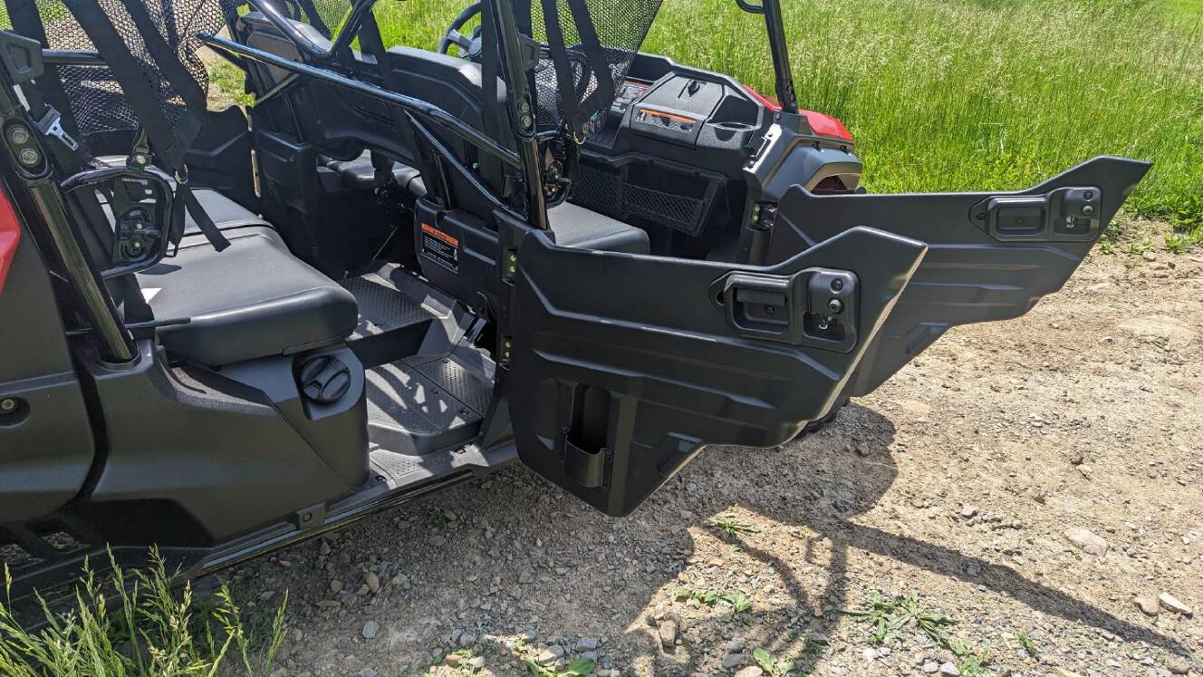 A photo of this 2025 Honda Pioneer 1000-6 Deluxe Crew