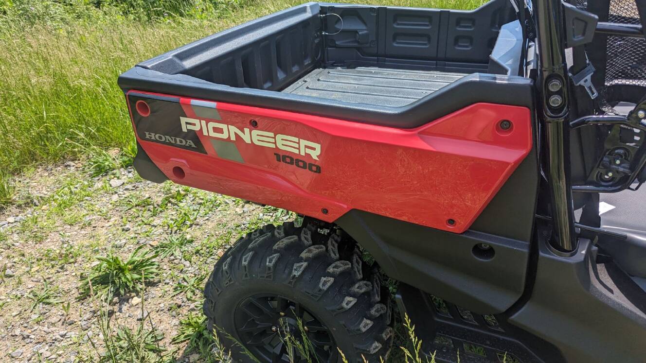 A photo of this 2025 Honda Pioneer 1000-6 Deluxe Crew