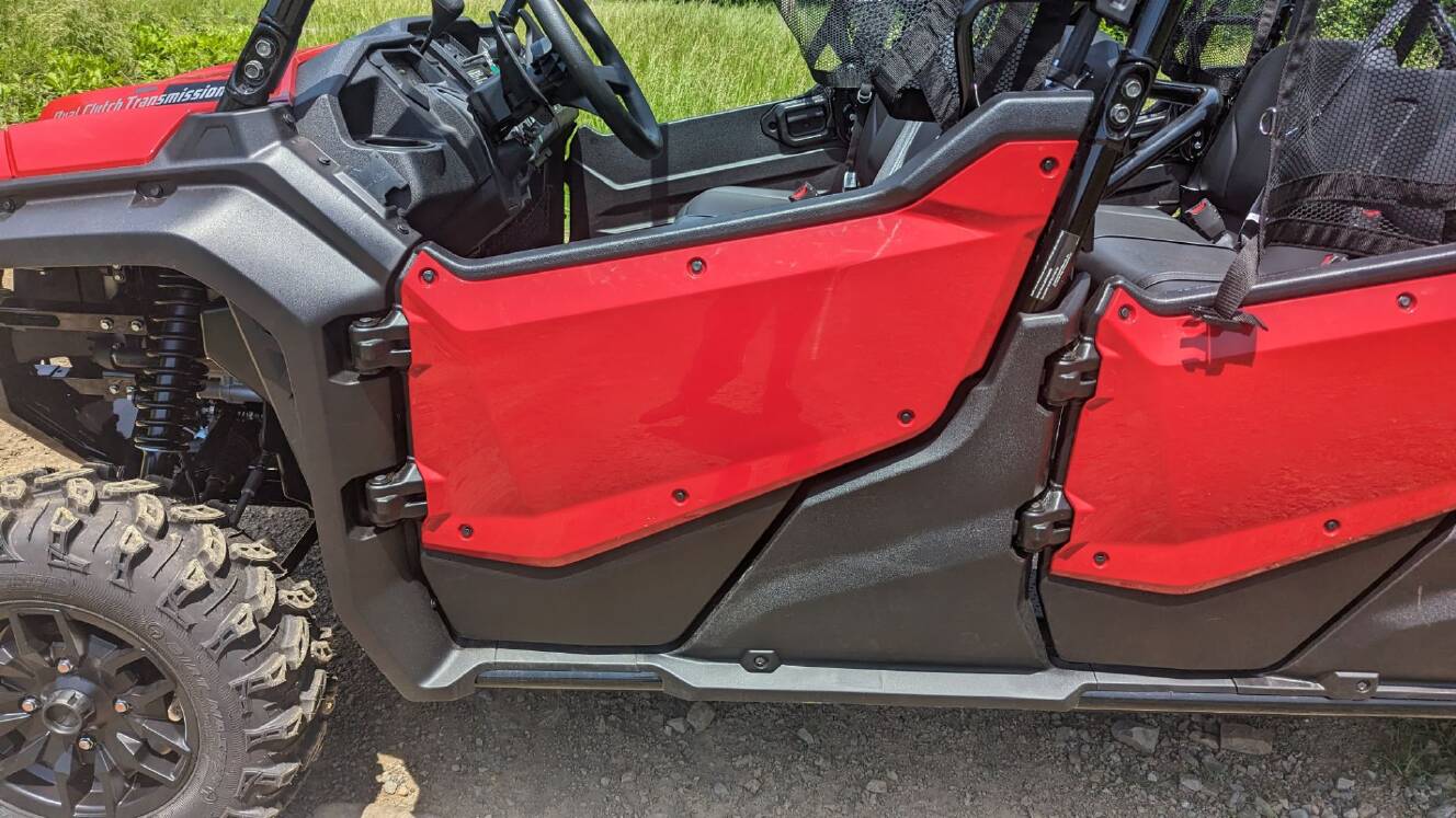 A photo of this 2025 Honda Pioneer 1000-6 Deluxe Crew