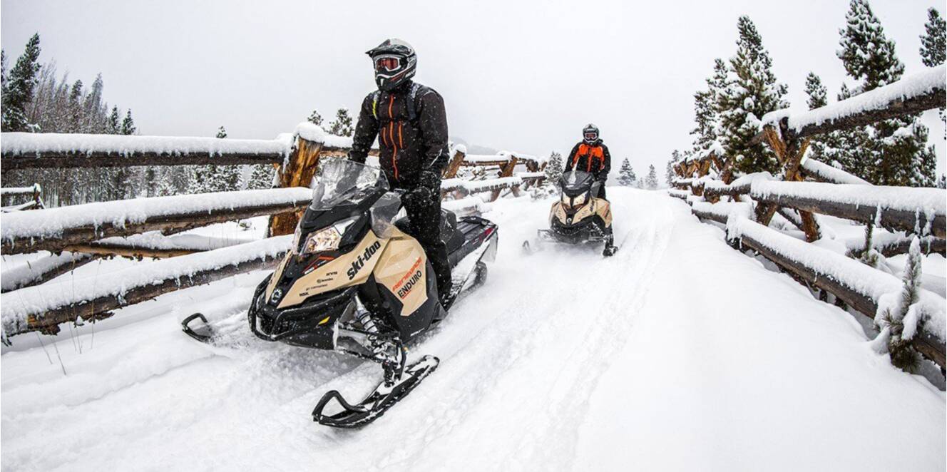 A photo of this 2017 Ski-Doo Renegade Enduro 600 HO E-TEC E.S.