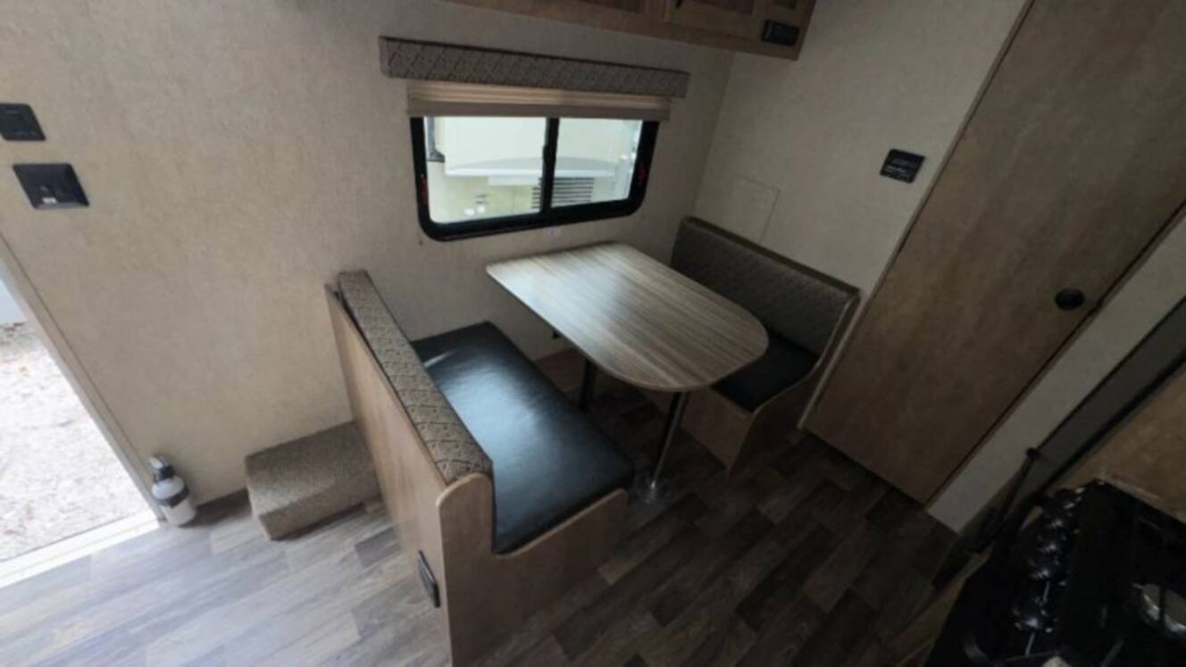 A photo of this 2017 Starcraft AR-ONE MAXX 23FB