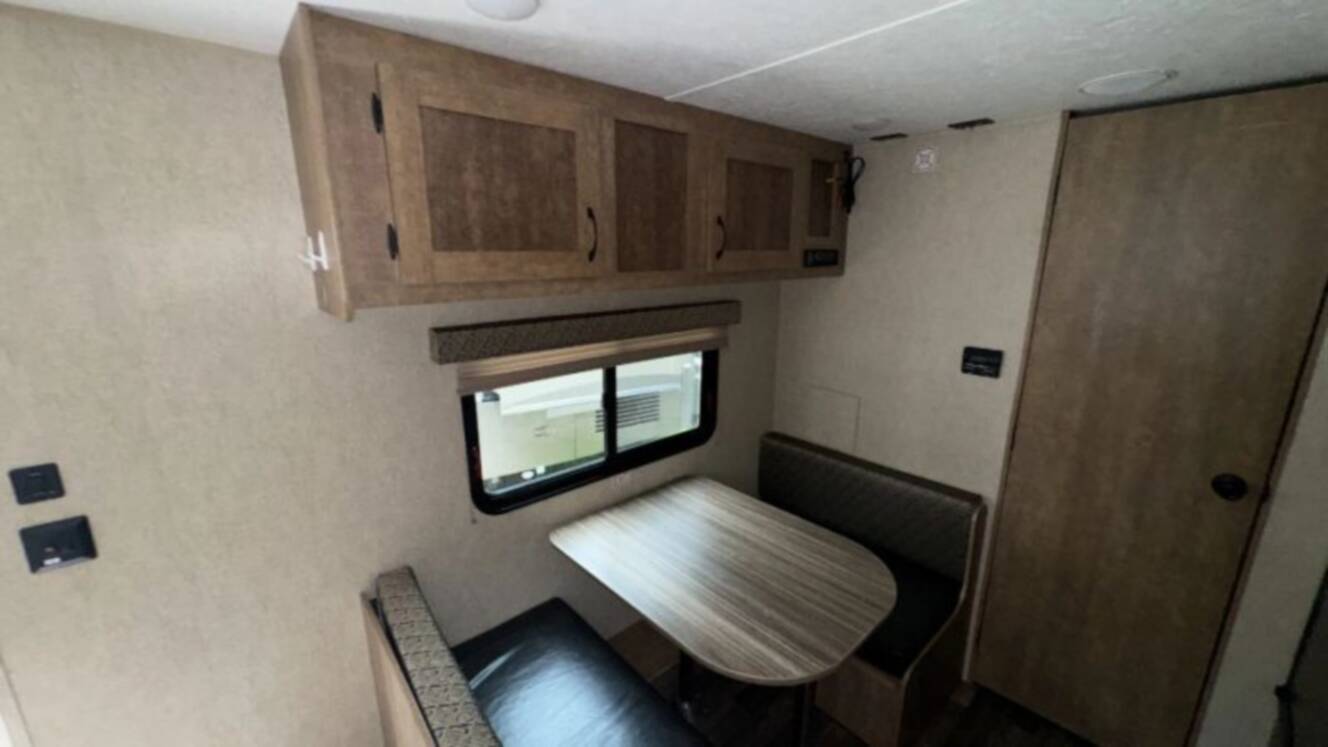 A photo of this 2017 Starcraft AR-ONE MAXX 23FB