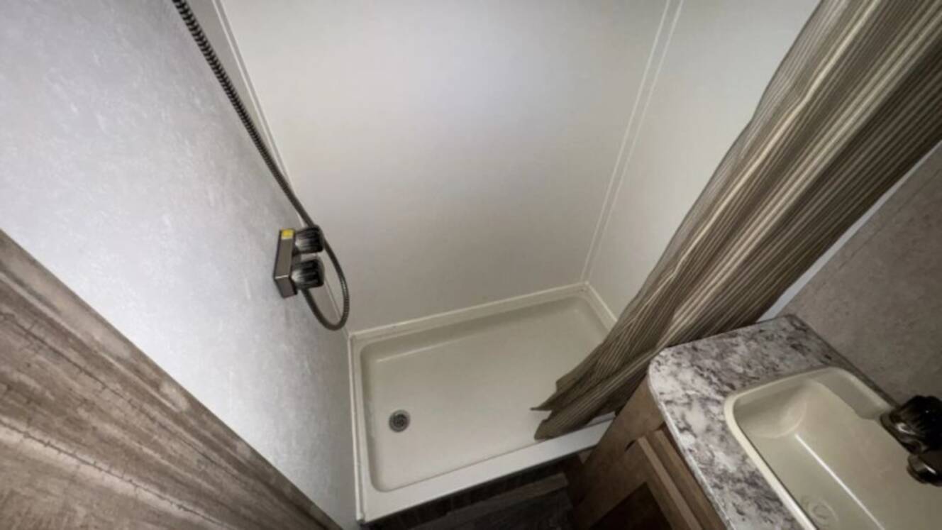 A photo of this 2017 Starcraft AR-ONE MAXX 23FB