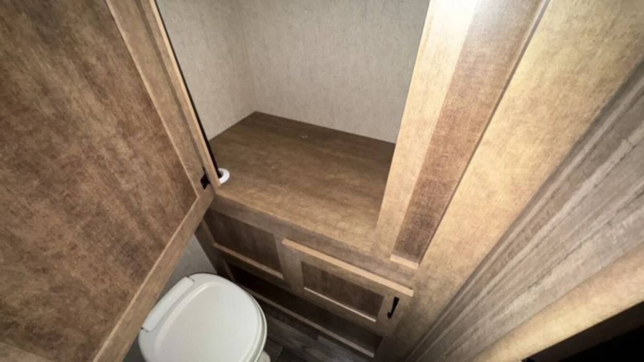 A photo of this 2017 Starcraft AR-ONE MAXX 23FB