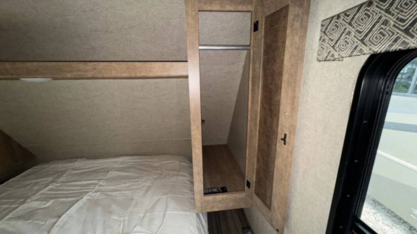 A photo of this 2017 Starcraft AR-ONE MAXX 23FB