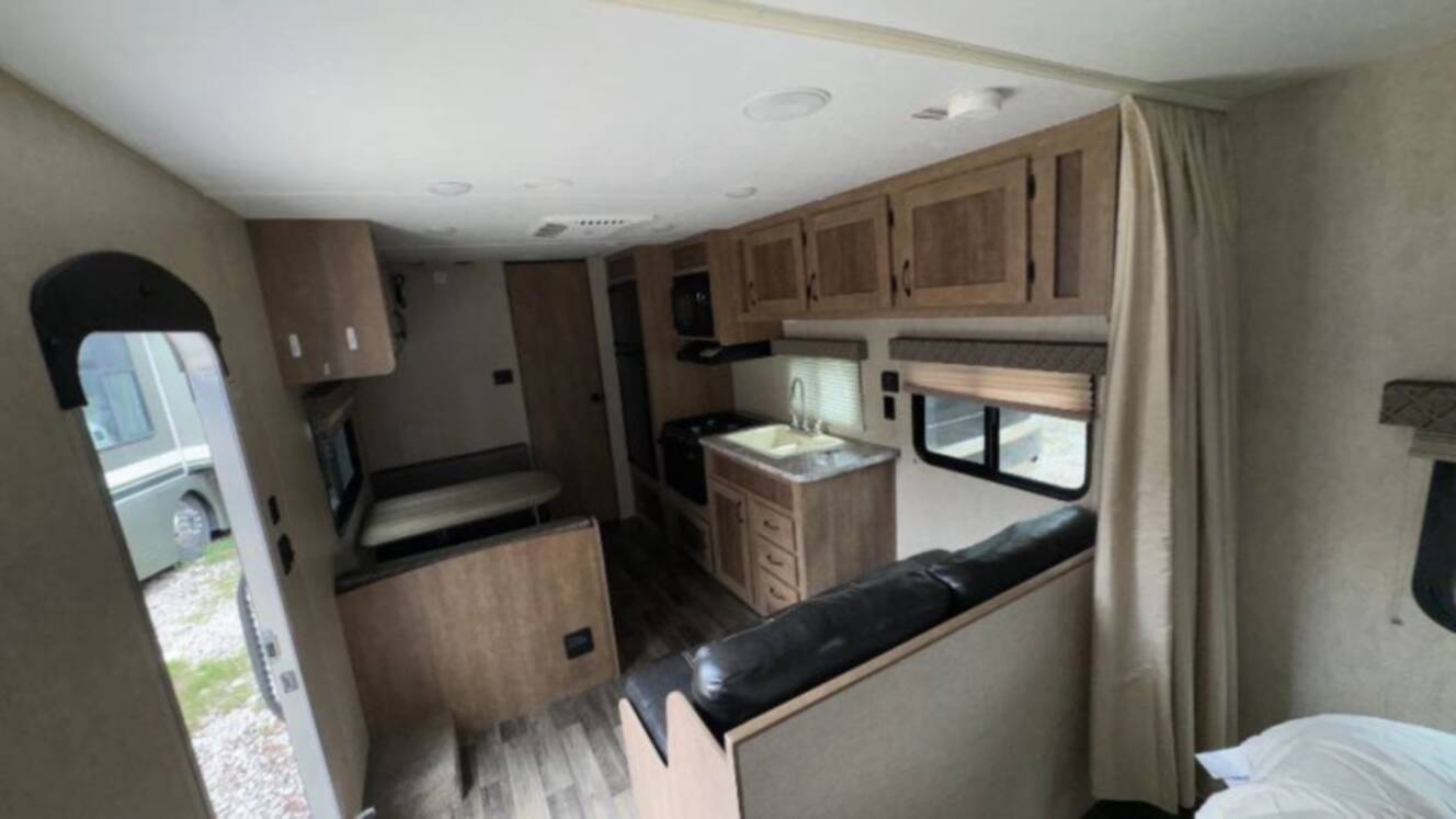 A photo of this 2017 Starcraft AR-ONE MAXX 23FB