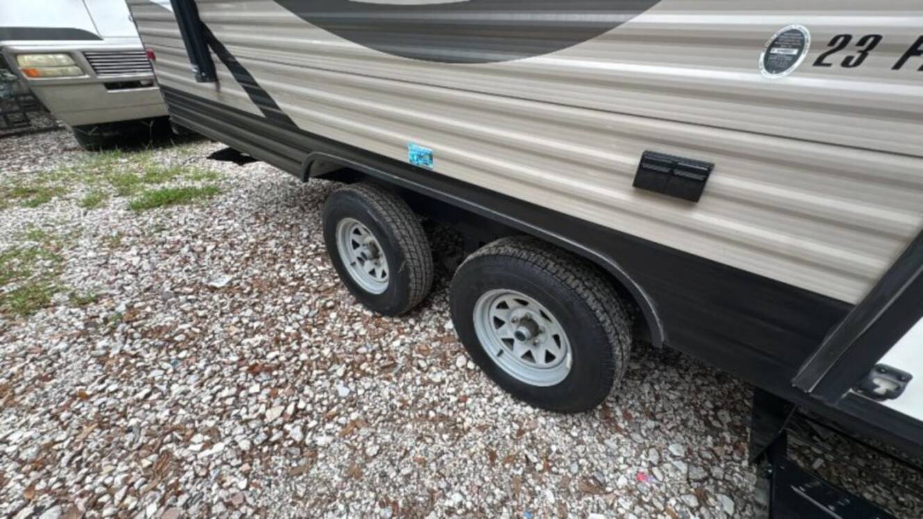 A photo of this 2017 Starcraft AR-ONE MAXX 23FB