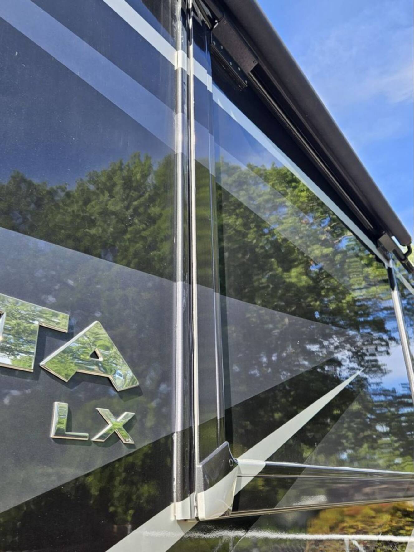 A photo of this 2017 Winnebago Vista LX 27N