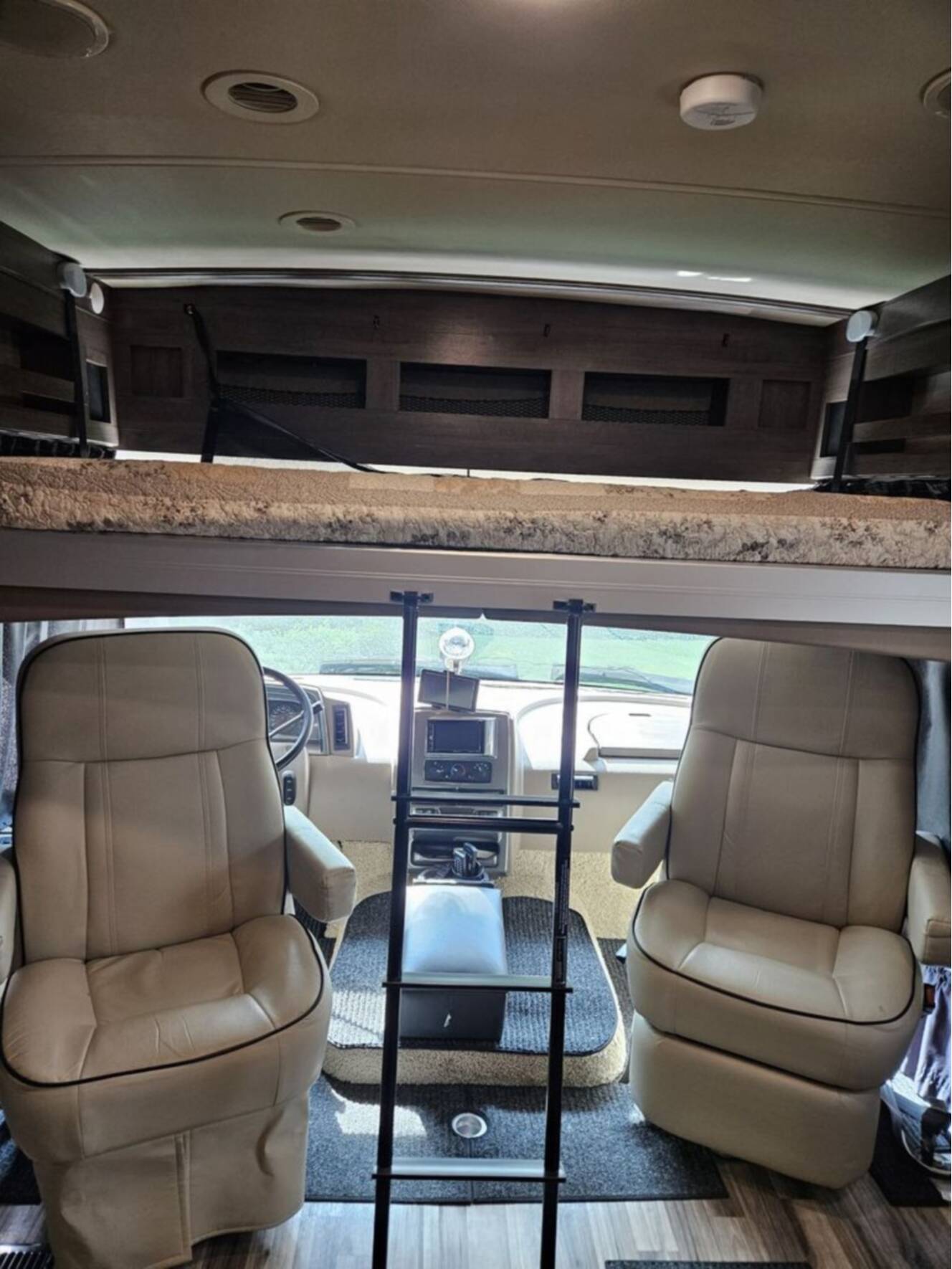 A photo of this 2017 Winnebago Vista LX 27N