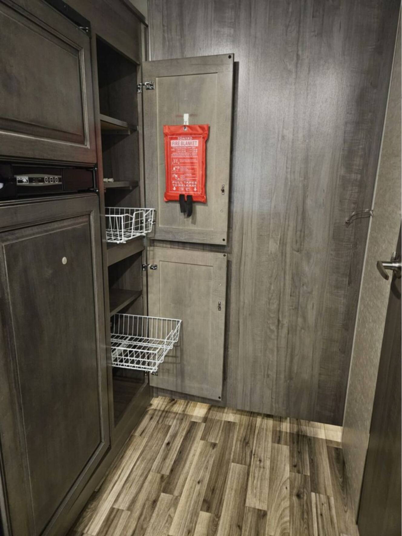 A photo of this 2017 Winnebago Vista LX 27N