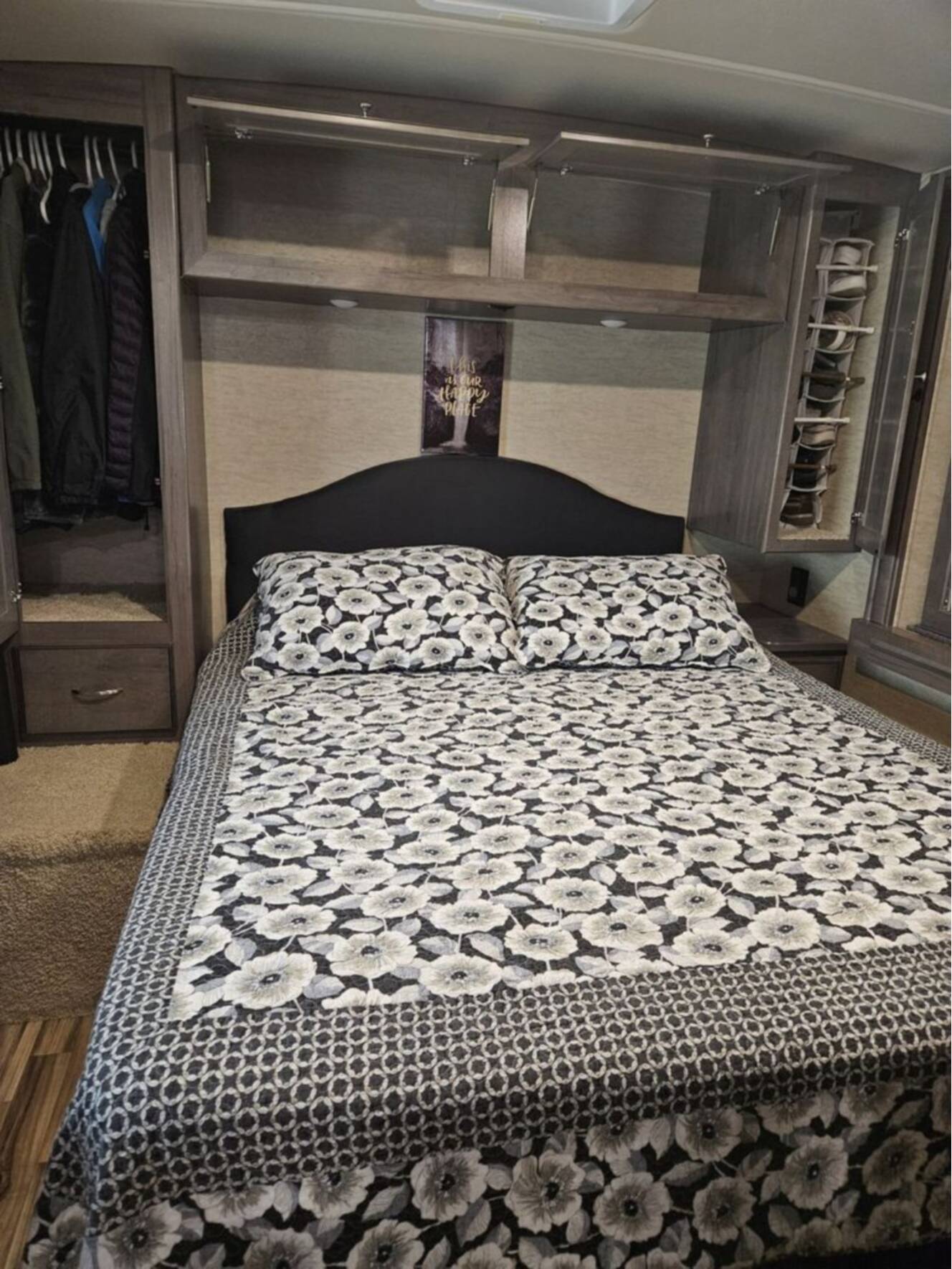 A photo of this 2017 Winnebago Vista LX 27N