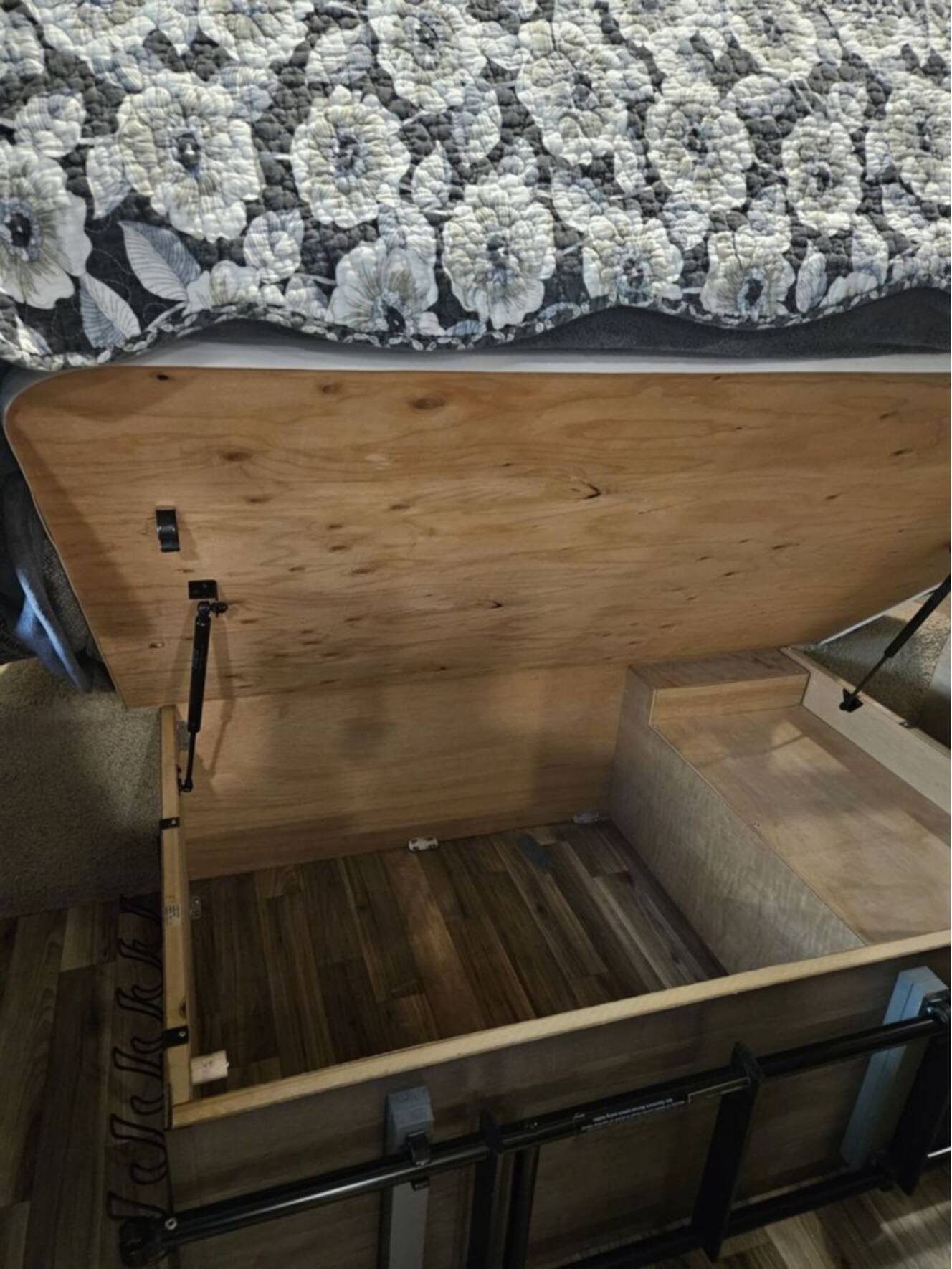 A photo of this 2017 Winnebago Vista LX 27N