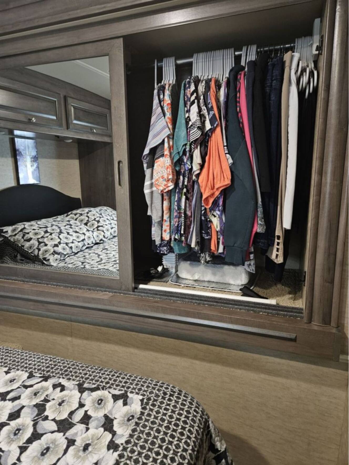 A photo of this 2017 Winnebago Vista LX 27N