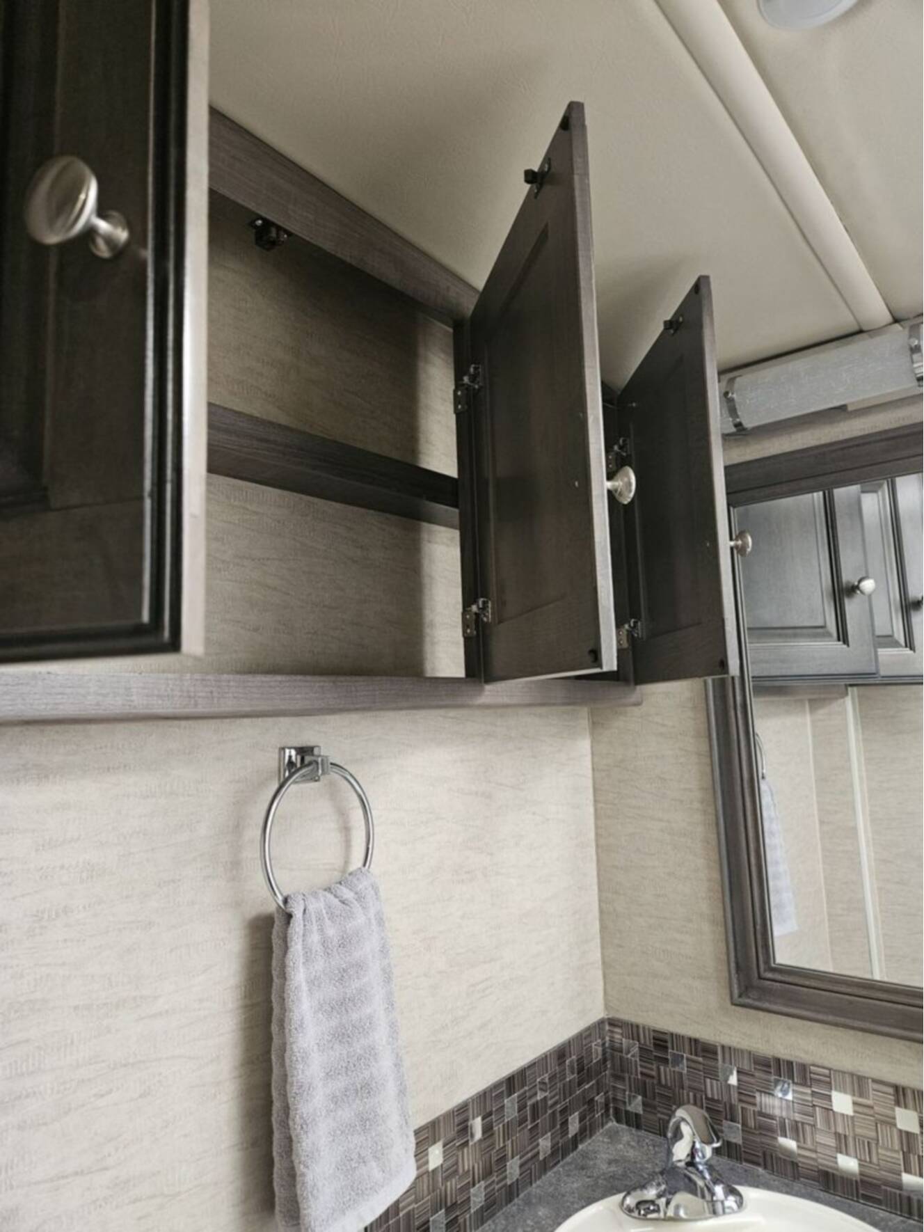 A photo of this 2017 Winnebago Vista LX 27N