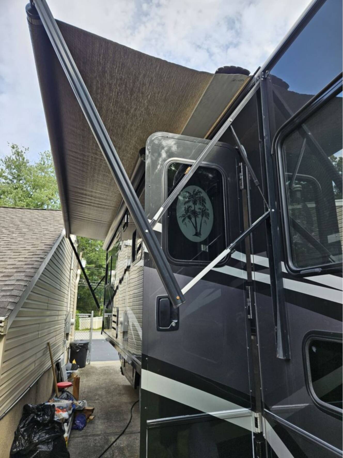 A photo of this 2017 Winnebago Vista LX 27N
