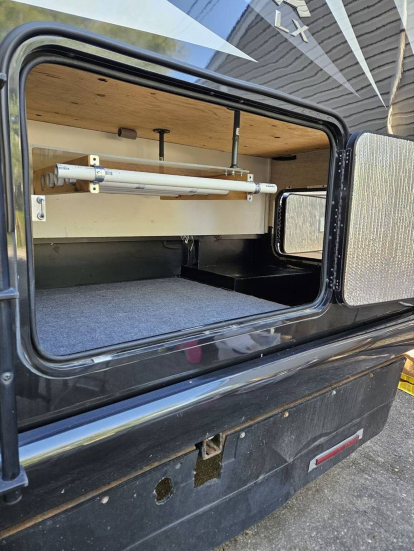 A photo of this 2017 Winnebago Vista LX 27N