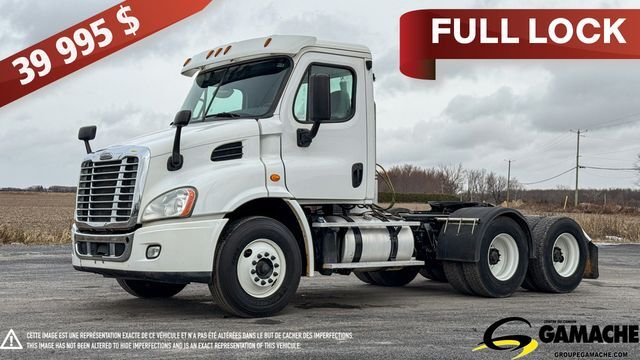 2016 FREIGHTLINER CASCADIA CA113DC DAY CAB in Champlain, NY