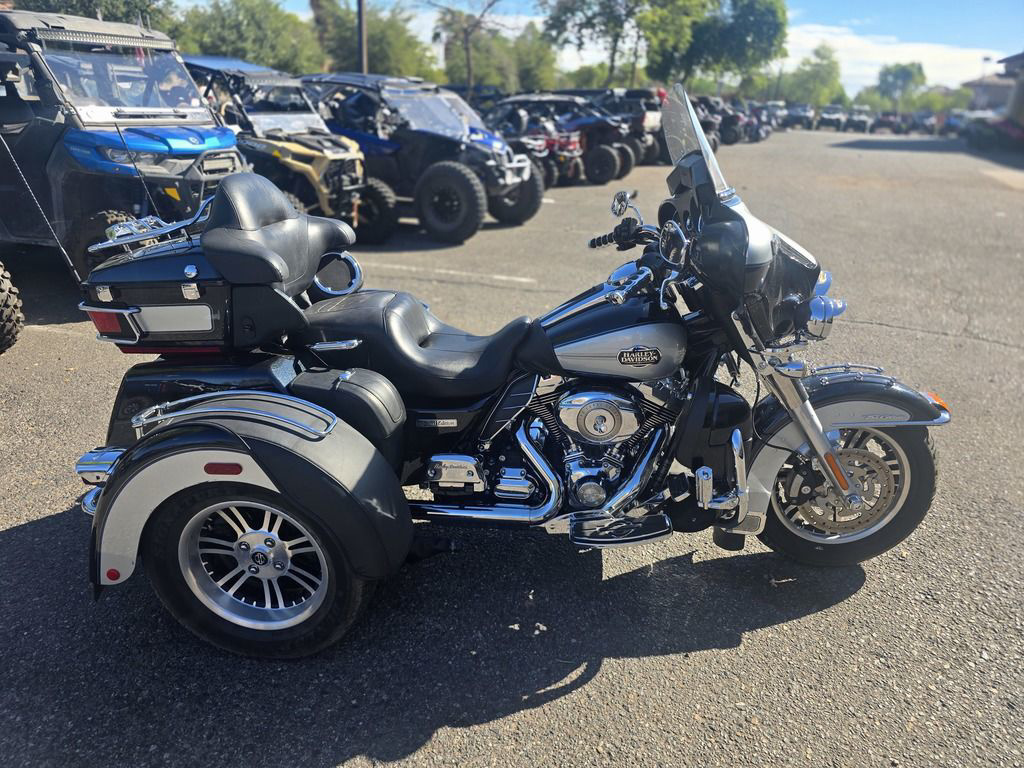 2013 Harley-Davidson Trike FLHTCUTG - Tri Glide Ultra Classic ULTRA CLASSIC® in Surprise, AZ