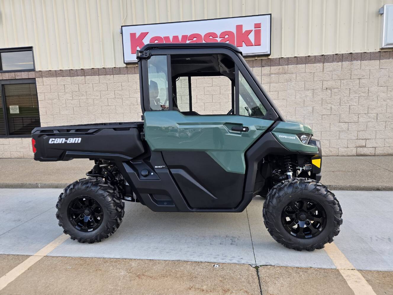 A photo of this 2026 Can-Am Defender DPS CAB HD10