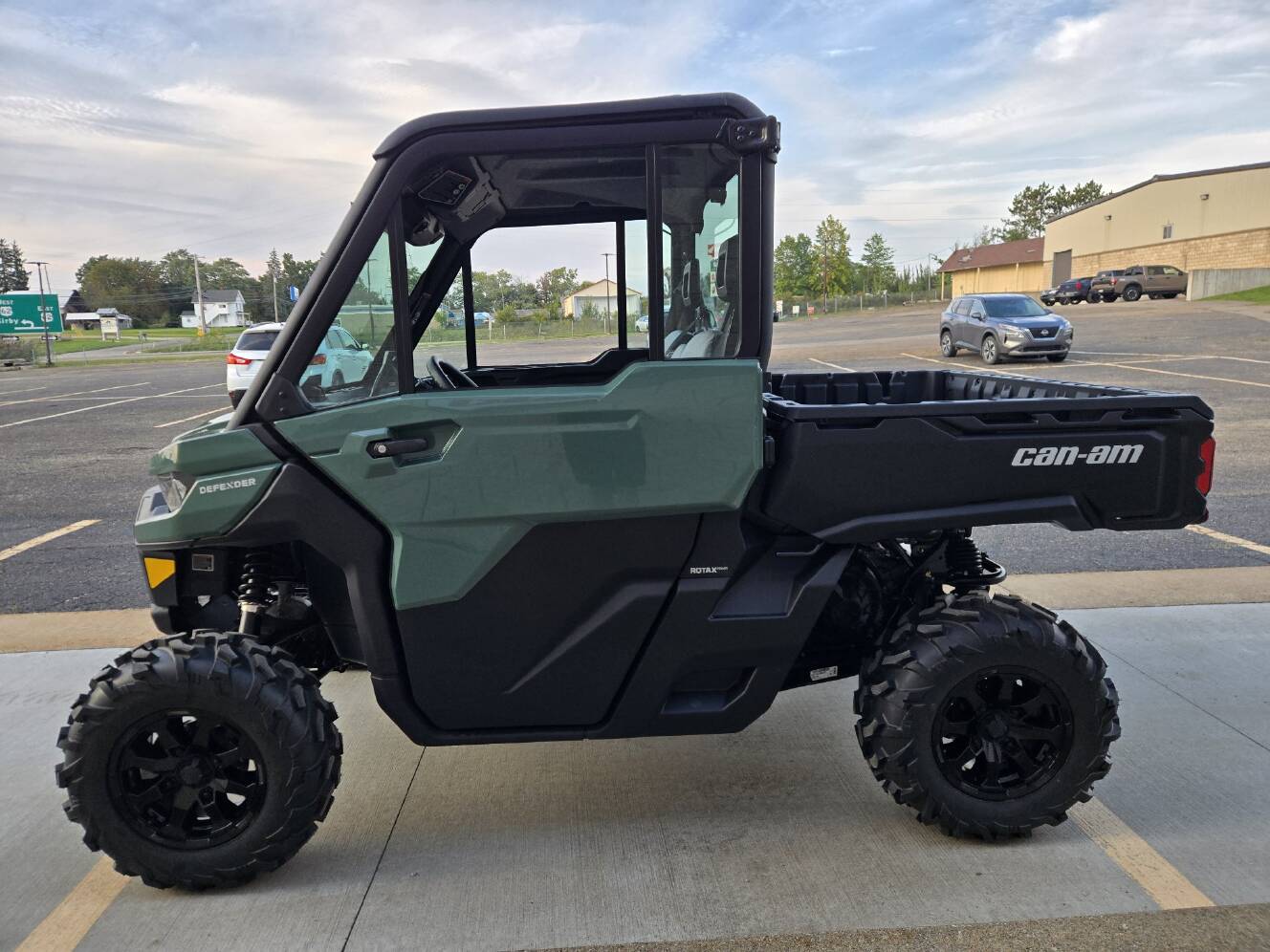 A photo of this 2026 Can-Am Defender DPS CAB HD10