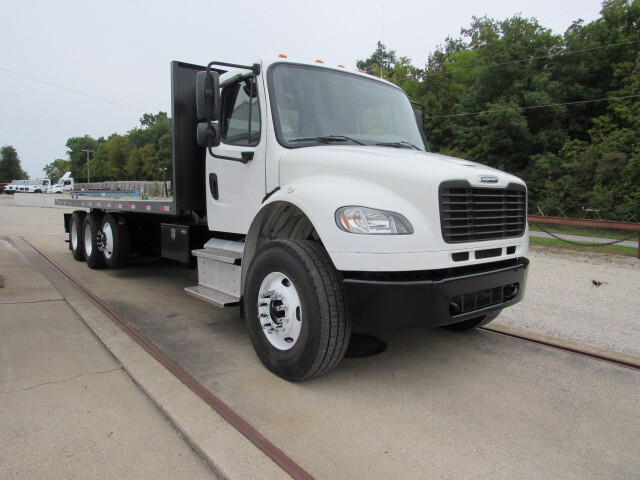 2022 FREIGHTLINER BUSINESS CLASS M2 106 in Grabill, IN