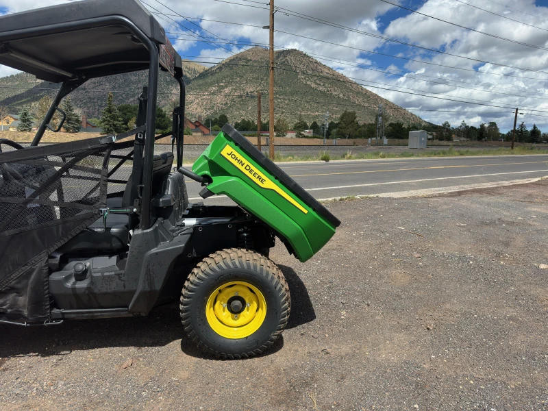 2024 JOHN DEERE Gator XUV560E Base