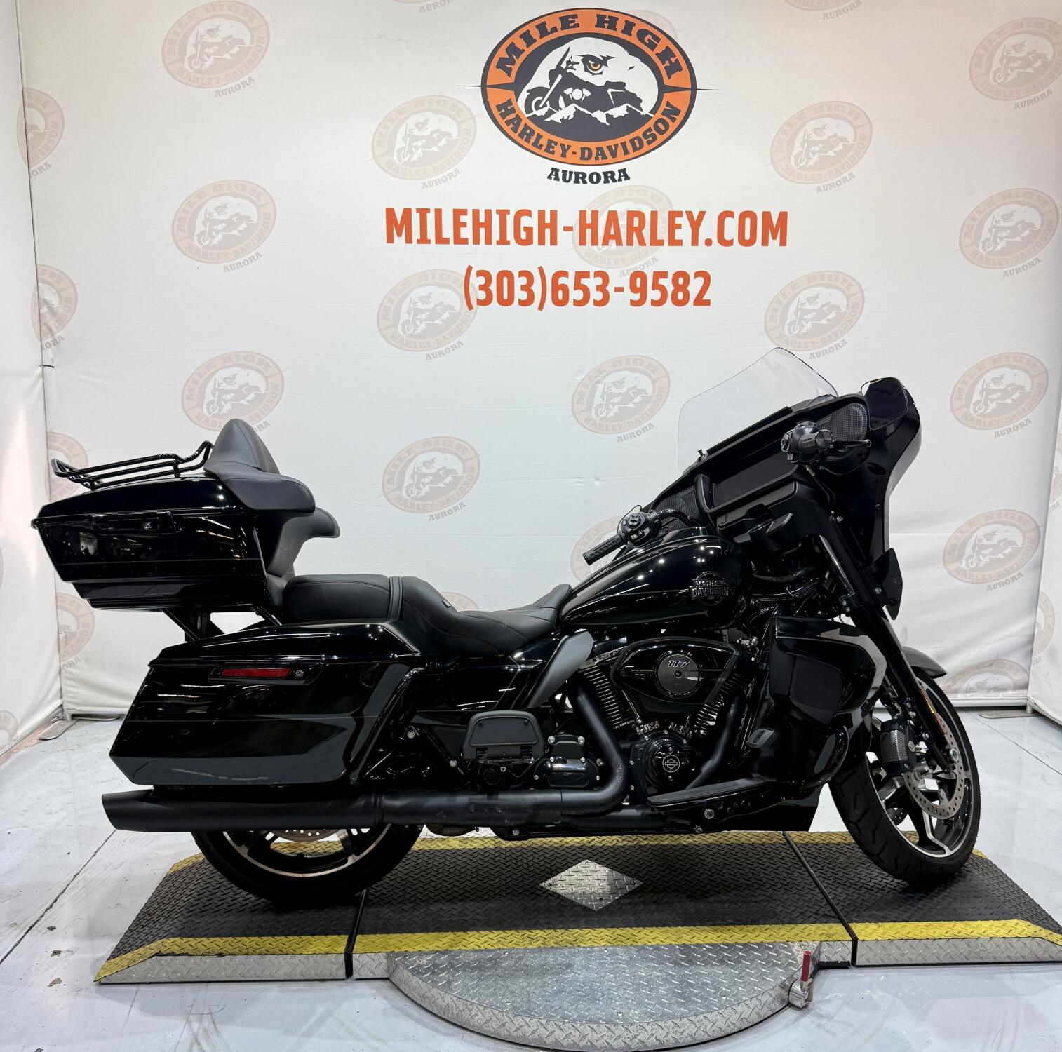 2025 Harley-Davidson Street Glide Ultra BASE in Aurora, CO