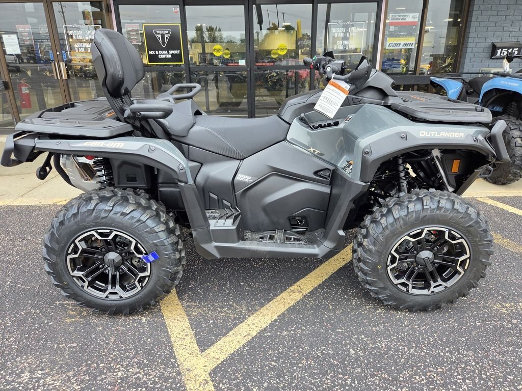 2027 Can-Am Outlander MAX XT 1000 7.6 in. in reedsburg WI