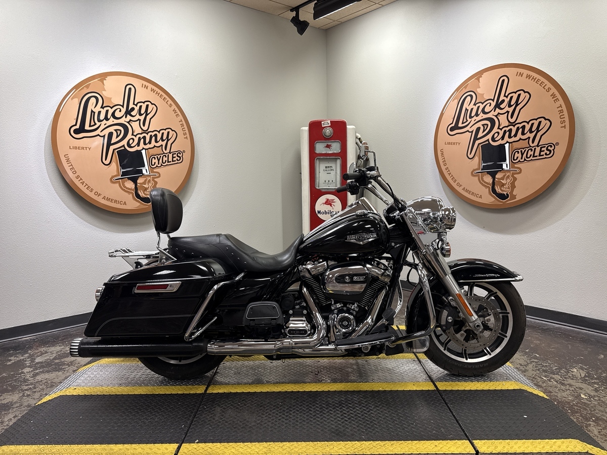 2017 Harley-Davidson ROAD KING in Bedford, TX