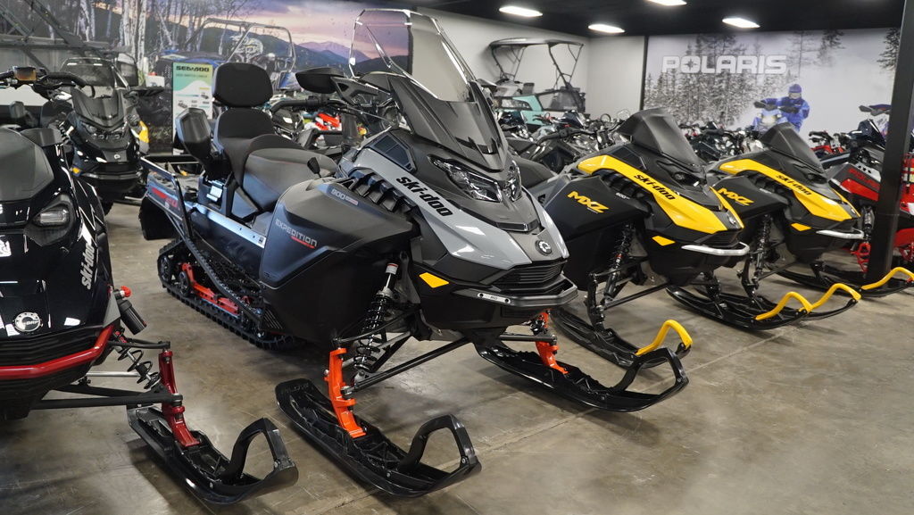 2027 Ski-Doo Expedition LE 900 ACE Turbo Cross 1.5 S_Lev_4.5"_Gry in watkins MN