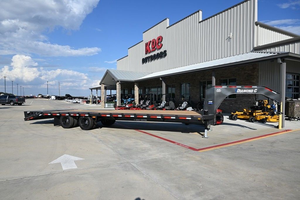 2027 Diamond C FMAX 210 25K 32' X 102" Dovetail w/ Maxx Ramps in caldwell TX