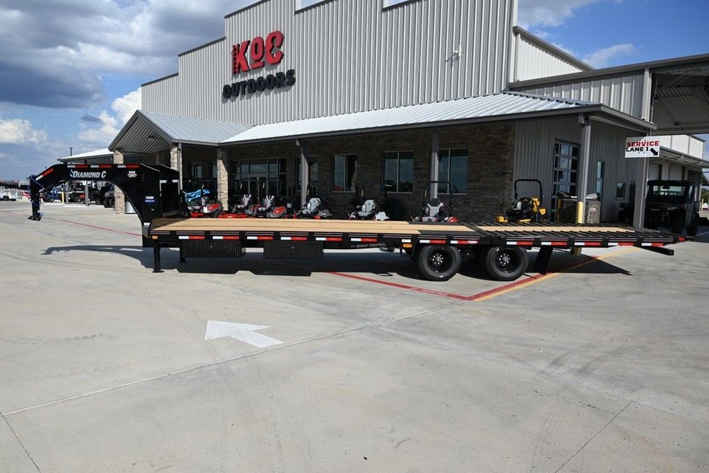 2027 Diamond C FMAX 210 25K Hydraulic Dovetail 32' X 102" in caldwell TX