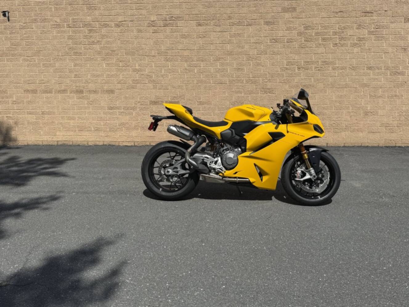 A photo of this 2026 Ducati Panigale V2 S Ducati Yellow