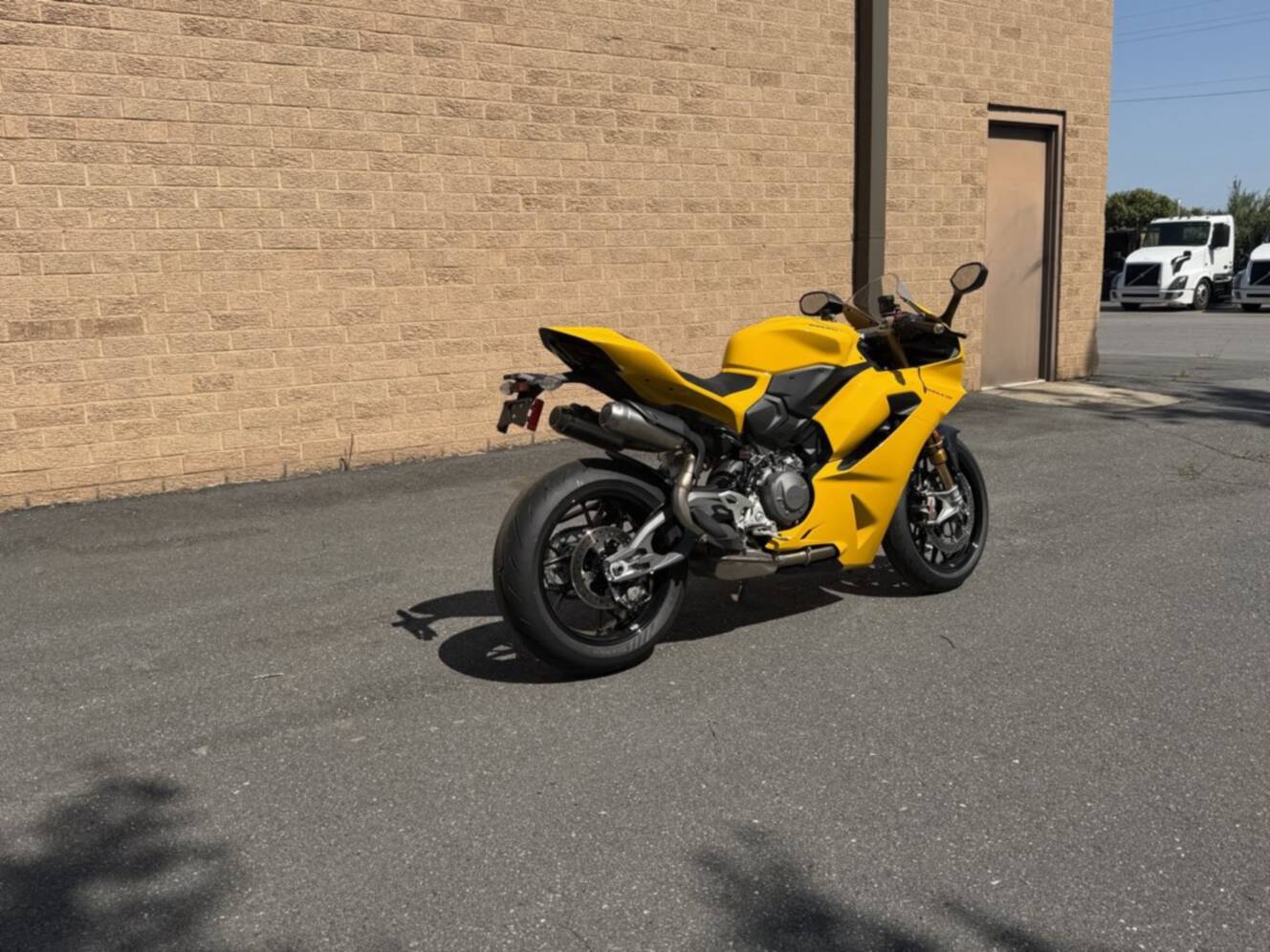 A photo of this 2026 Ducati Panigale V2 S Ducati Yellow