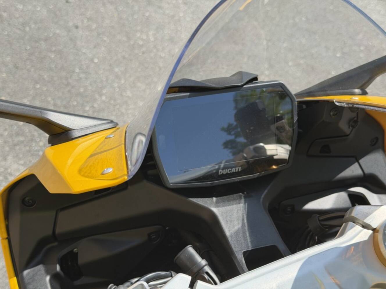 A photo of this 2026 Ducati Panigale V2 S Ducati Yellow