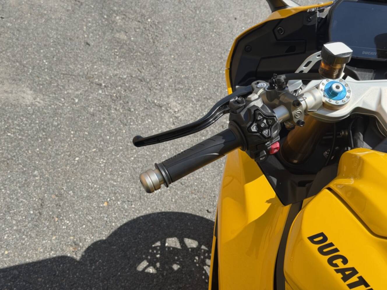 A photo of this 2026 Ducati Panigale V2 S Ducati Yellow