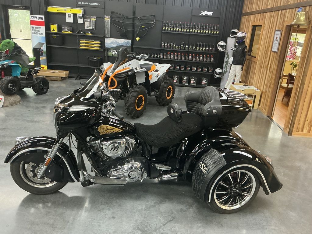 2018 Indian Motorcycle® Chieftain® Classic ABS Thunder Black CLASSIC in Kerrville, TX