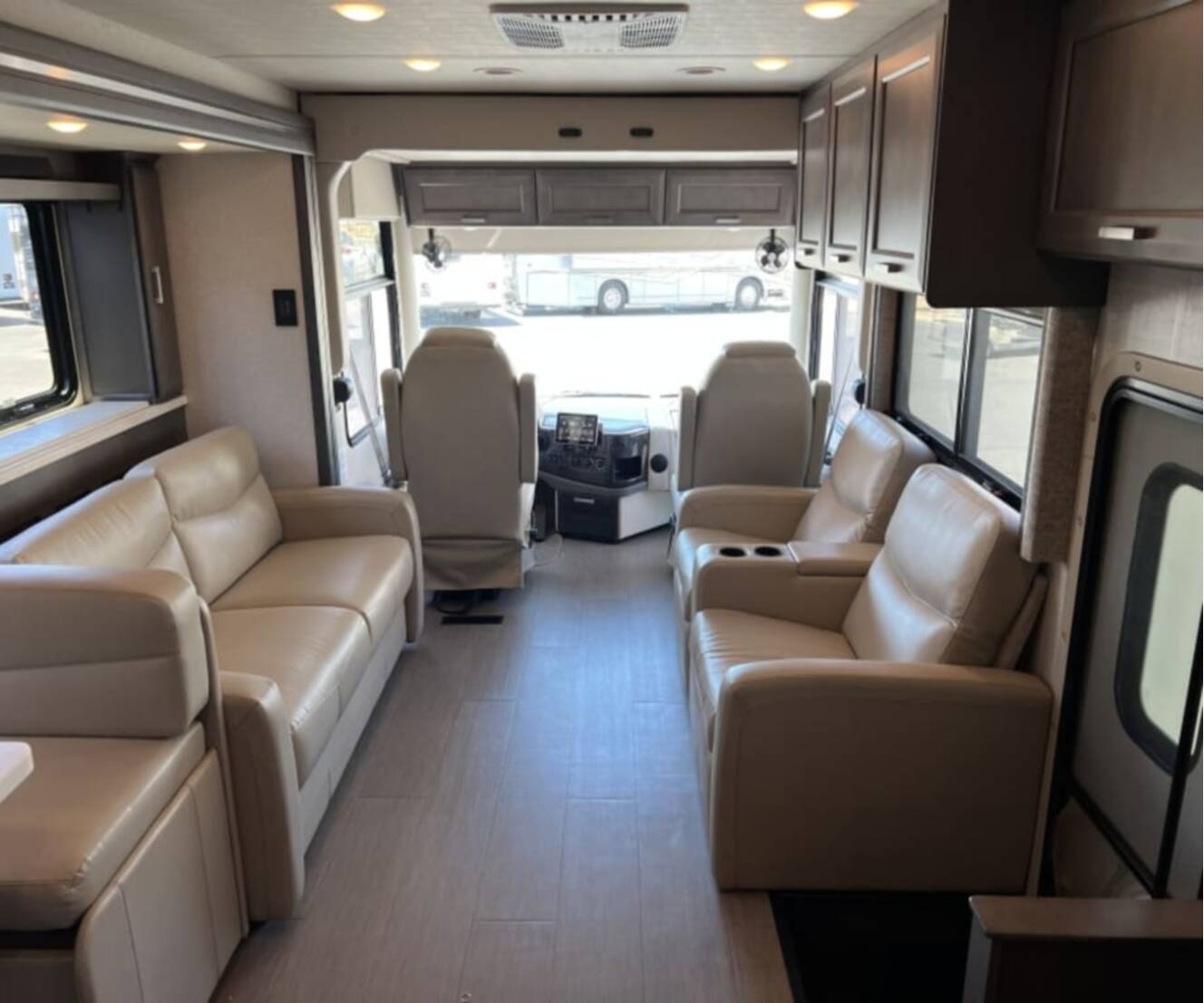 A photo of this 2023 Thor Motor Coach PALAZZO 37.4