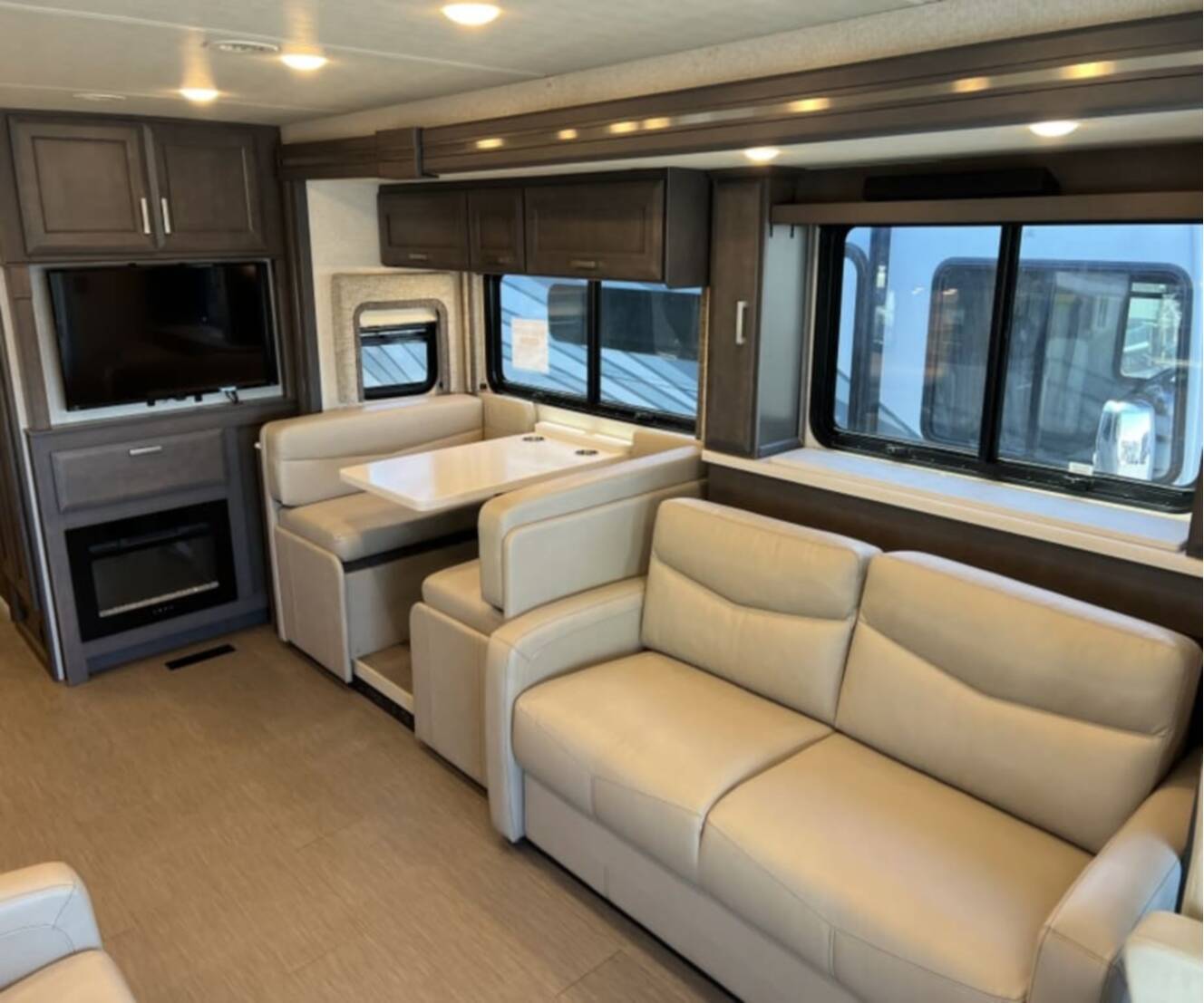 A photo of this 2023 Thor Motor Coach PALAZZO 37.4