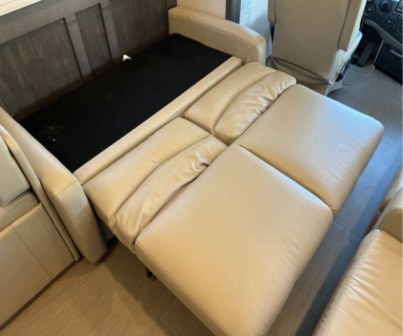 A photo of this 2023 Thor Motor Coach PALAZZO 37.4