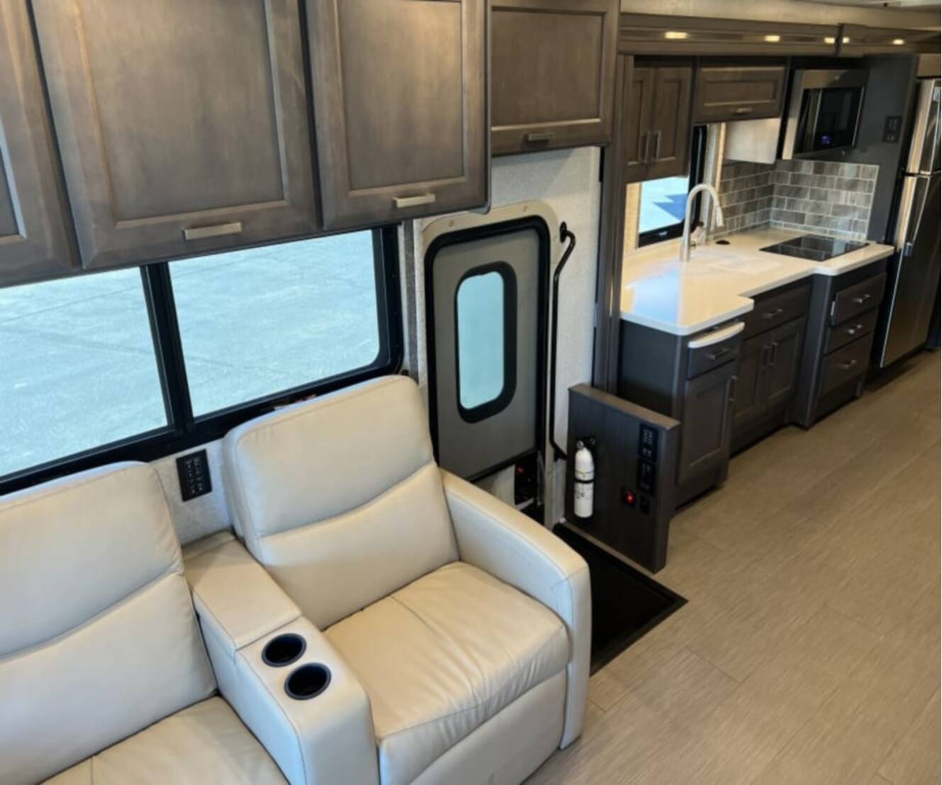 A photo of this 2023 Thor Motor Coach PALAZZO 37.4