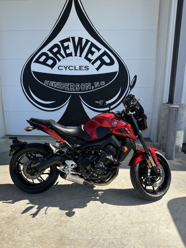 2017 Yamaha FZ-09 Sportbike motorcycle
