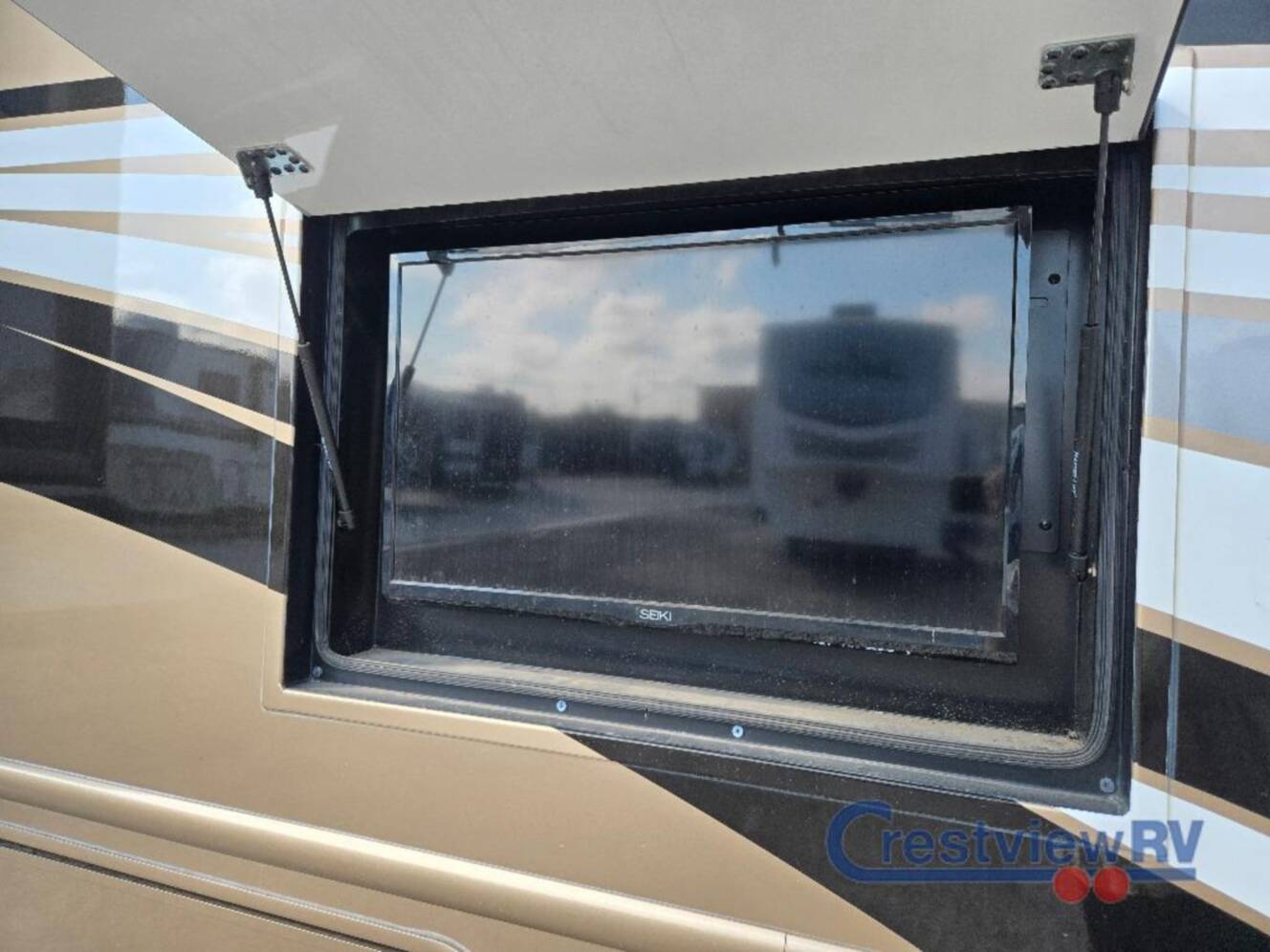 A photo of this 2017 Thor Motor Coach Palazzo 35.1