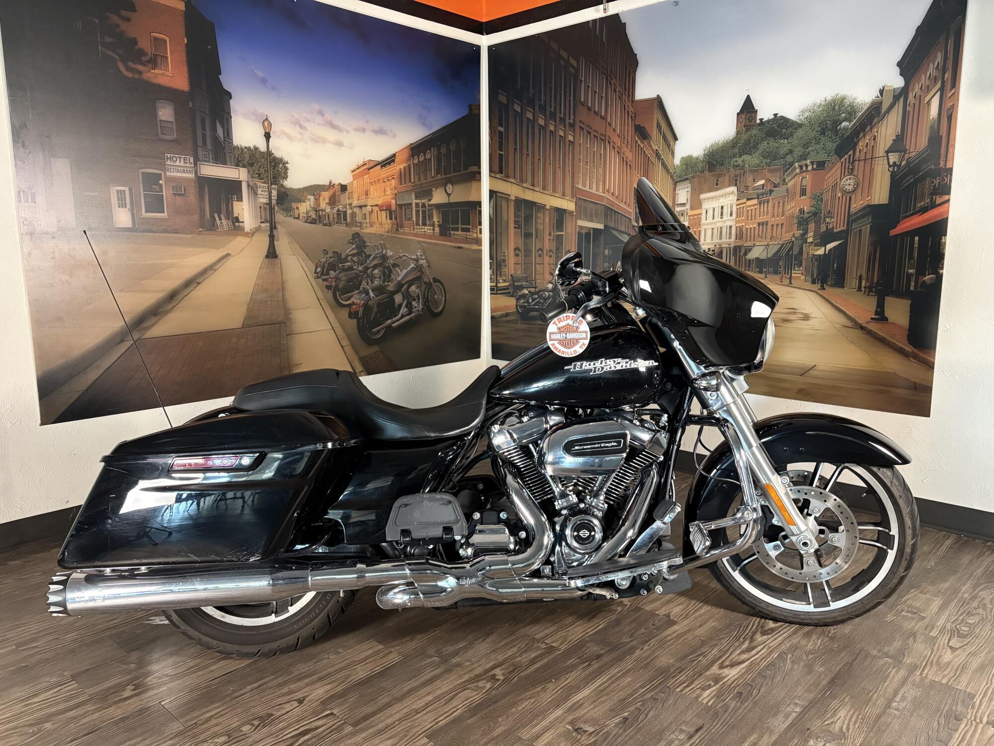2017 Harley-Davidson Street Glide in Amarillo, TX