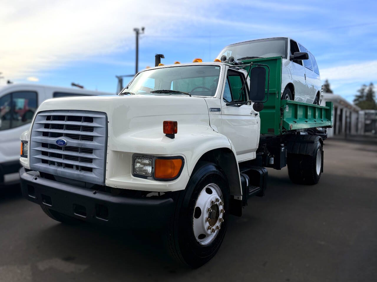1997 FORD F800 in Tualatin, OR