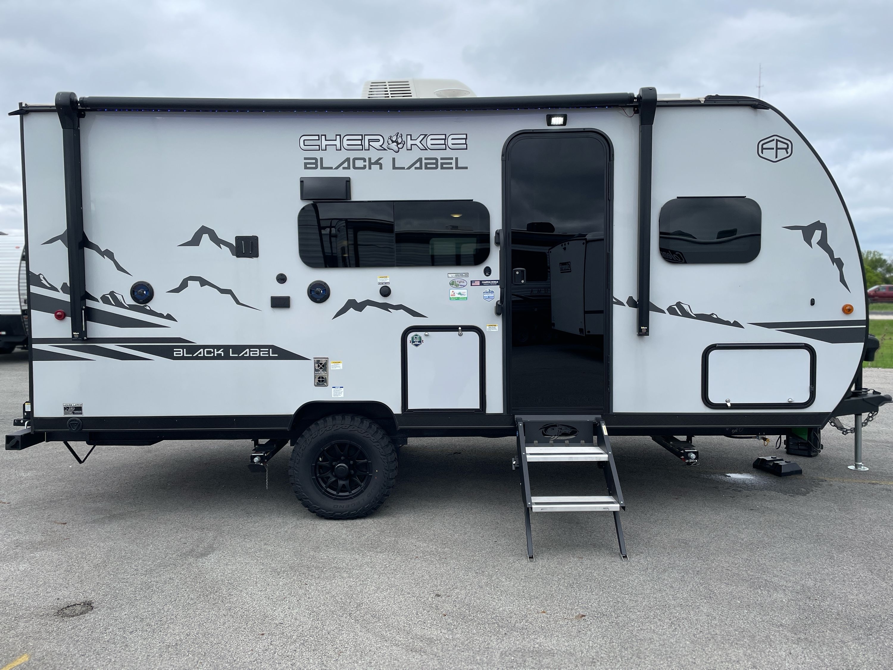 2025 Forest River WOLF PUP BLACK LABEL 16BHSWBL 16BHSBL in braidwood IL