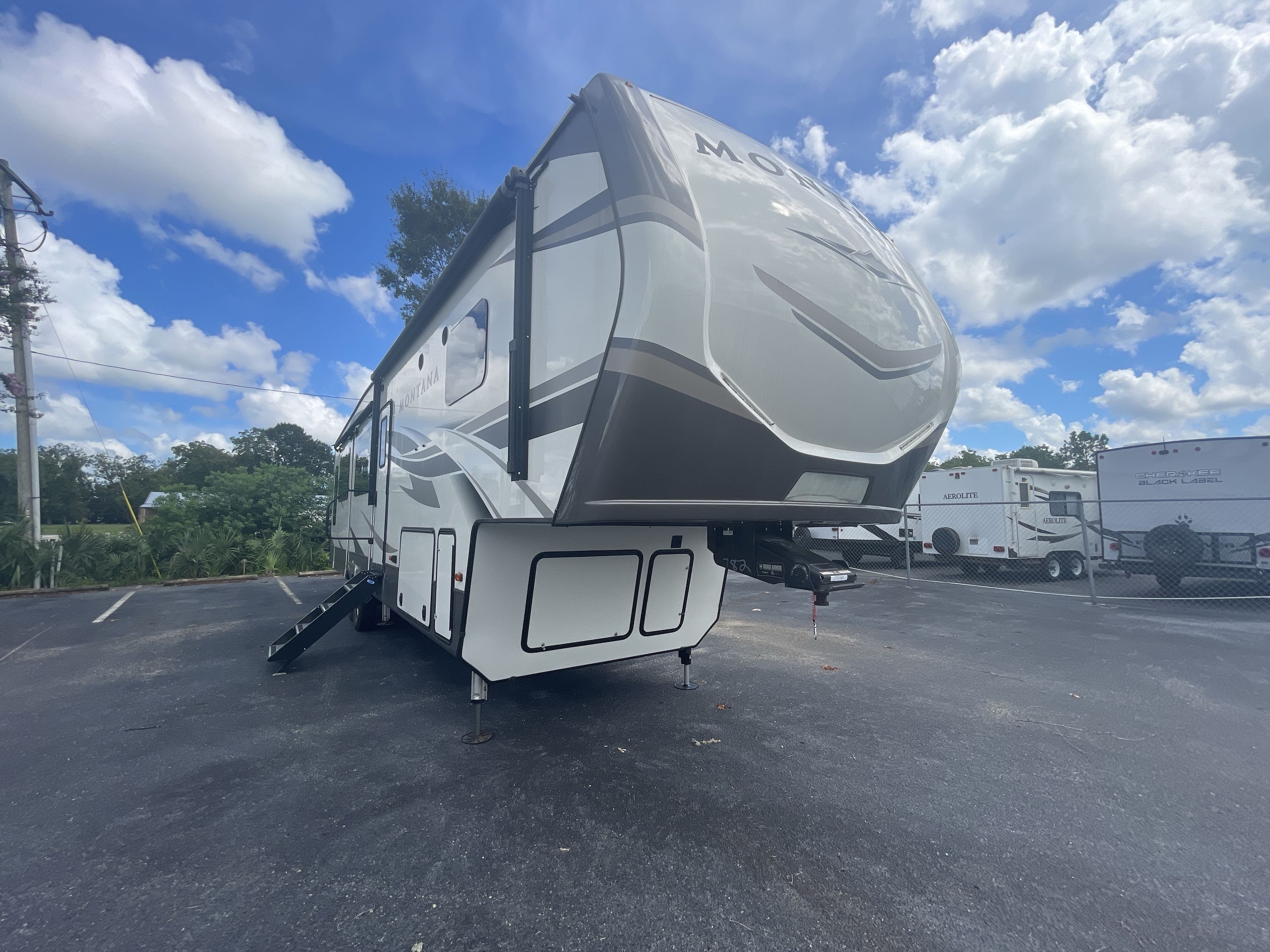 2020 Keystone MONTANA 3561RL RV