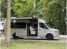 2027 OGV Luxury Coach V-Tour 7RL Review image