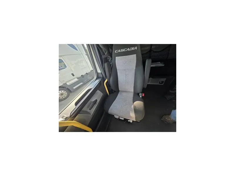 2022 FREIGHTLINER CASCADIA 126